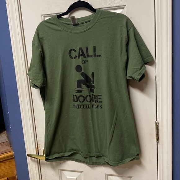Gildan Call Of Doodie Special Plops Delta Pro Weight Men’s Large Green T-Shirt - Picture 2 of 7
